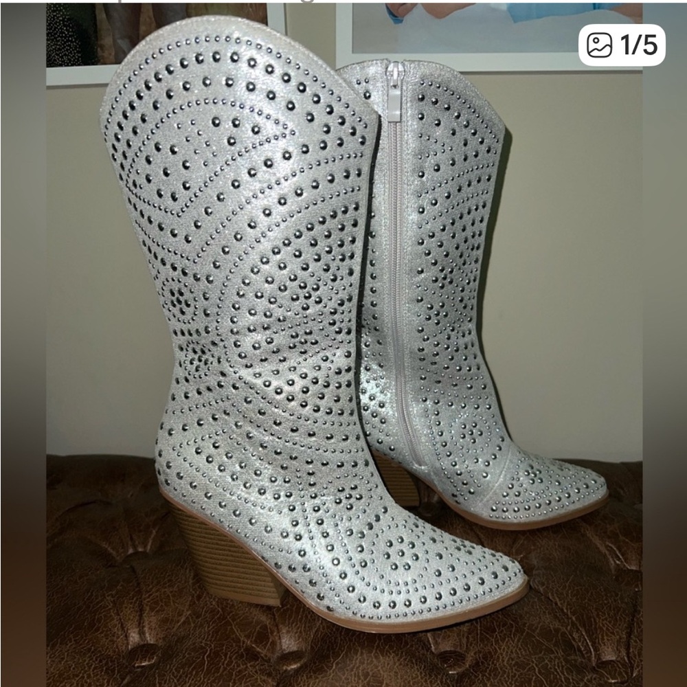 Silver Studded Women's chic Cowboy Boots Size 6.5 - Picture 2 of 4
